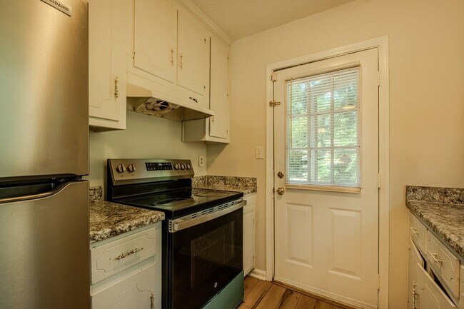 Photo - 1180 Whit Davis Rd