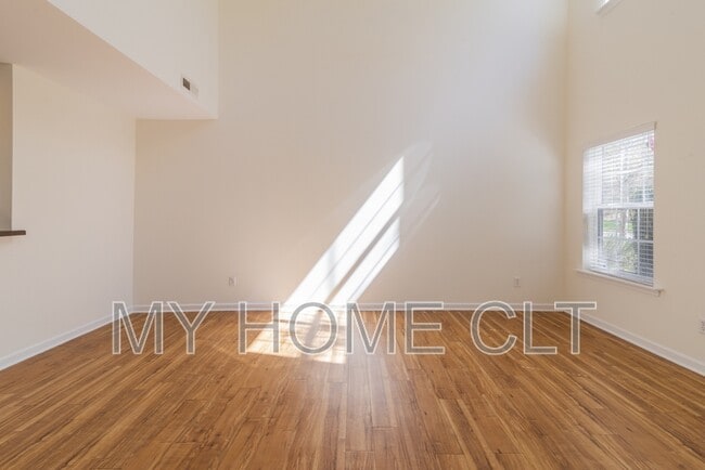 Photo - 18457 Streamline Ct