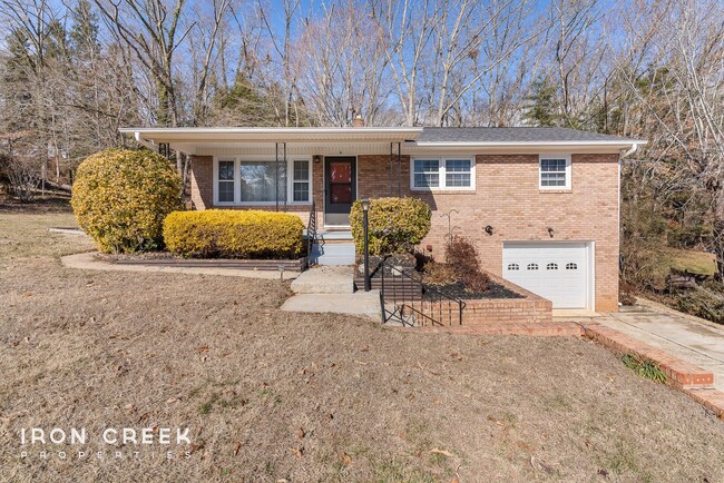 Adorable 3-Bedroom House in West Asheville - Adorable 3-Bedroom House in West Asheville