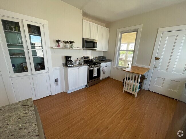 Building Photo - 40 Cherry St Unit 3 Rental