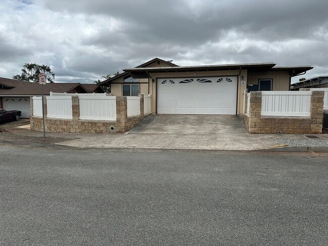 Building Photo - Spacious, 4 bedroom 2 bath single family home in Mililani located on a cul de sac.