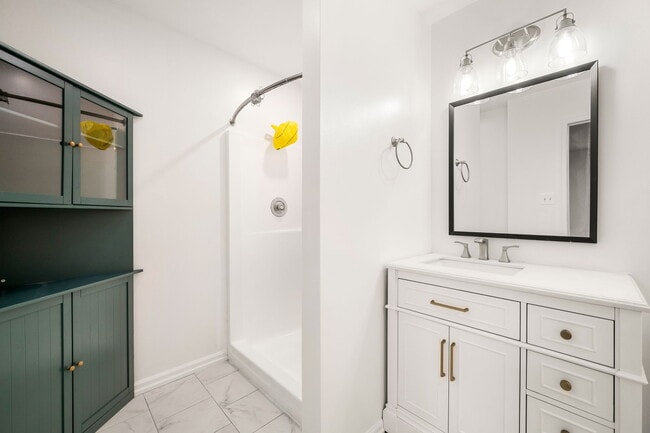 Photo - 302 Pinebrooke Cir