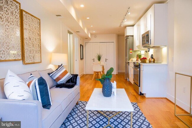 Photo - 1209 G St SE Unit 1