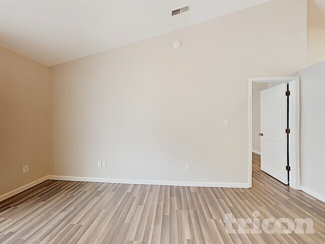 Photo - 2238 Leaf Dr