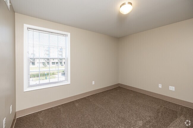 1BR, 1BA - 765SF - Bedroom