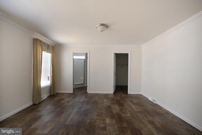 5 Edgewater Dr