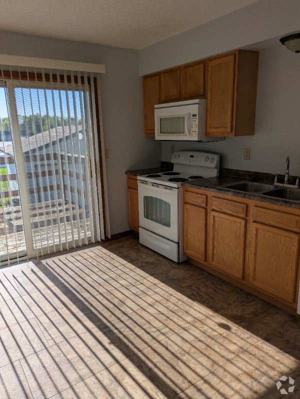 Building Photo - 307 13th Ct Rental
