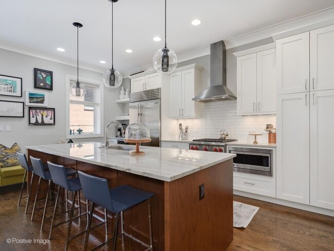 Photo - 1046 W Altgeld St