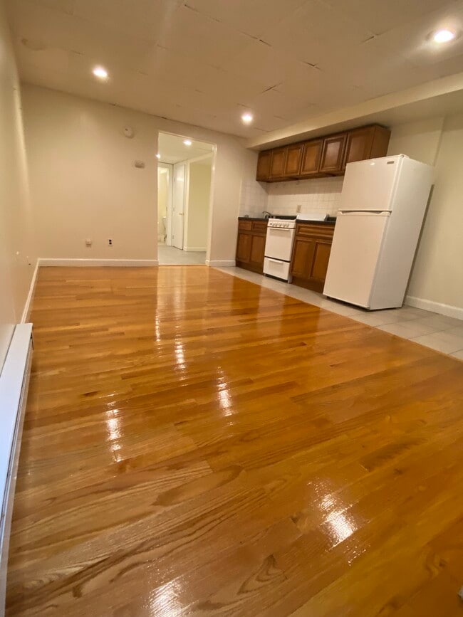 Photo - 506 Beacon St