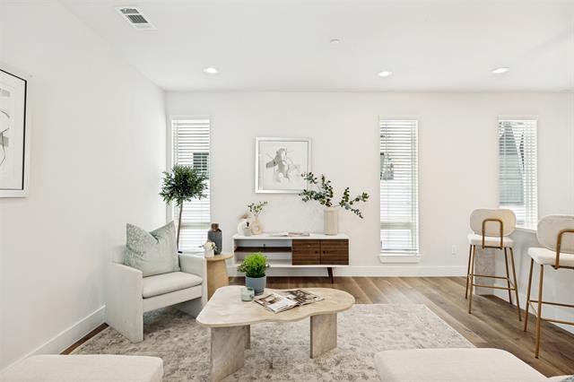 Building Photo - 5637 Live Oak St Unit 204