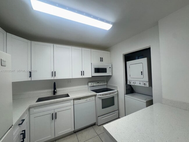 Building Photo - 8000 S Colony Cir Unit 305