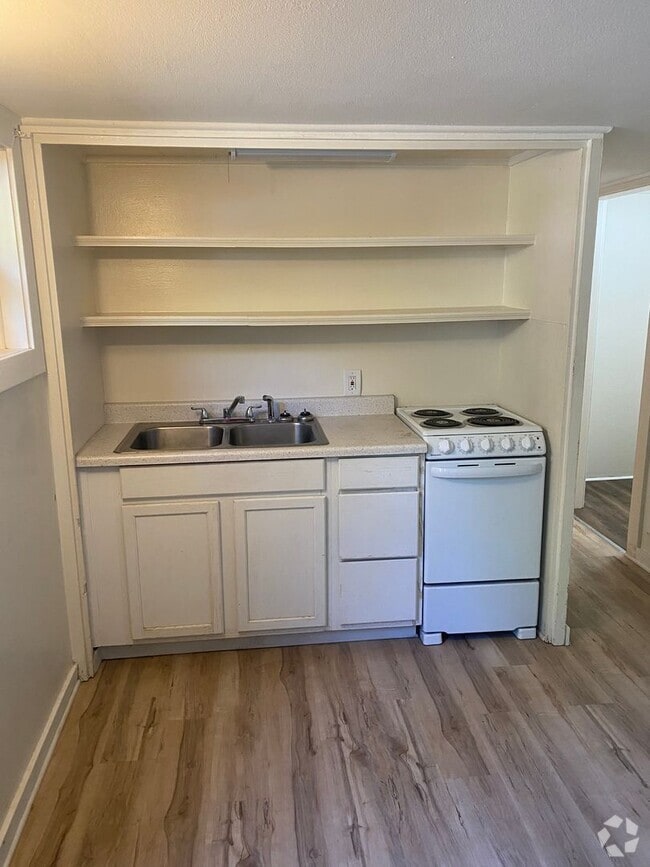 Building Photo - LaFr02~1045/1047/1049 Mill St. Unit 1045 Mill Rental