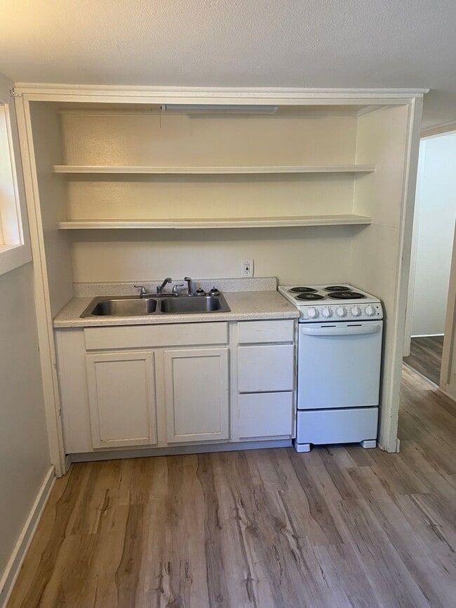 Building Photo - LaFr02~1045/1047/1049 Mill St. Unit 1045 Mill Rental