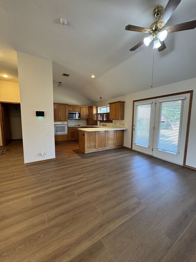 Photo - Move-In Special! (3) Bed/(2) Bath in NE No... Casa