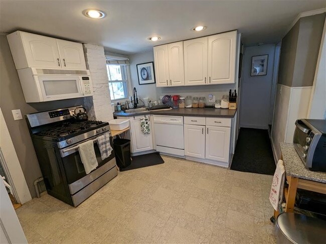 Photo - 140 Grove St
