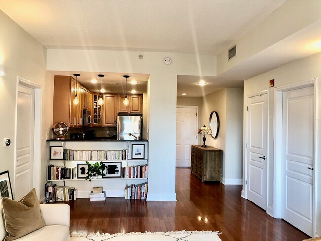 Building Photo - 4315 Park Unit 7i