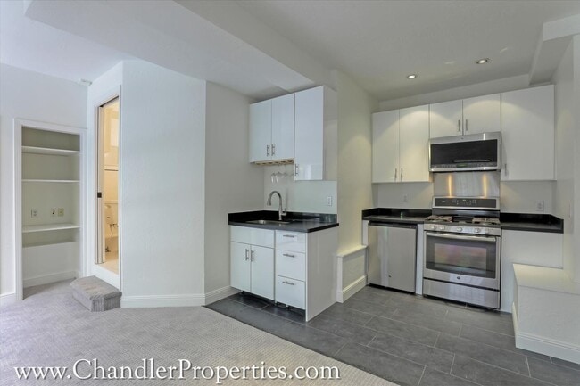 Building Photo - 3217-21 Gough Street Apartments Unit 3217