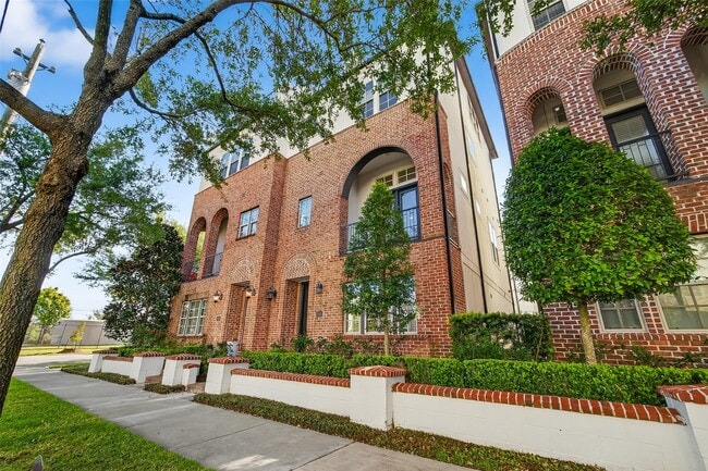 Photo - 705 Delano St