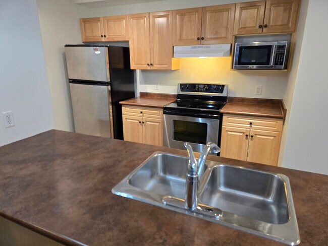 Photo - 901 16 St