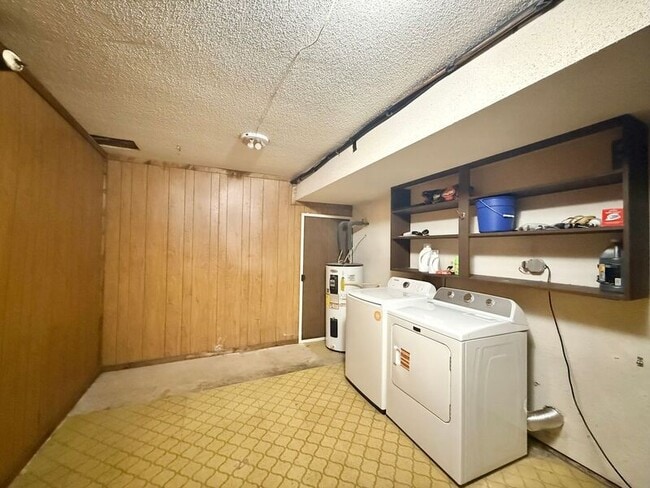 Photo - 6011 Dixon Dr