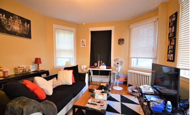 Photo - 319 Allston St Unidad #4 Rental