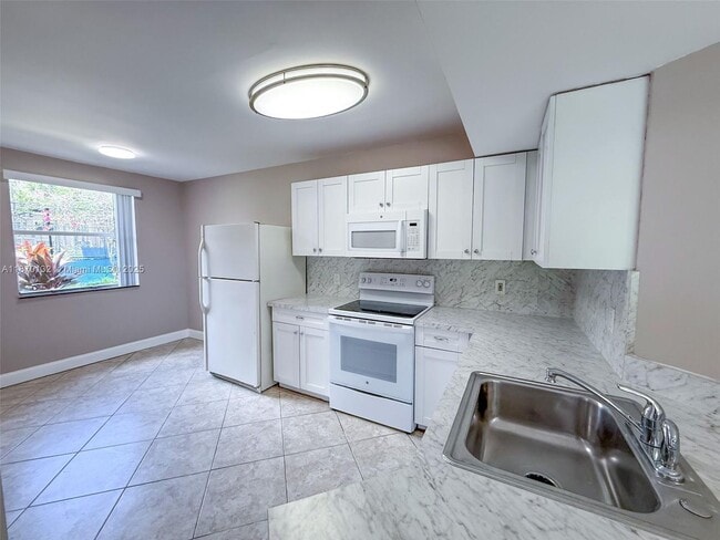 Building Photo - 8781 Wiles Rd Rental