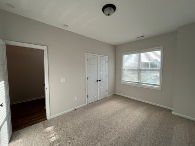 Photo - Perfect Paramount Point Property!