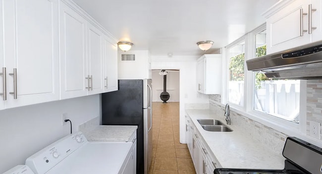 Building Photo - 11304 Isleta St