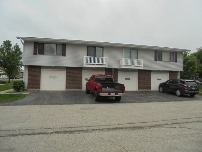 Building Photo - 8 Dennis Ct Unit 0 Rental