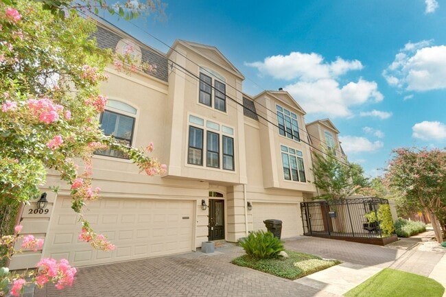 Fabulous Cozy Townhome 3 Bed/4Bath in the ... - Fabulous Cozy Townhome 3 Bed/4Bath in the ...