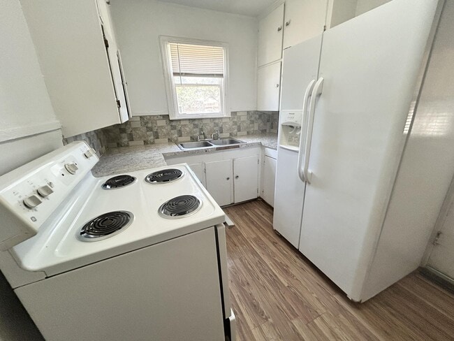 Photo - 114 N Avenue V