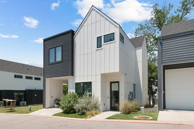 Photo - 3807 E 51st St Unit 3