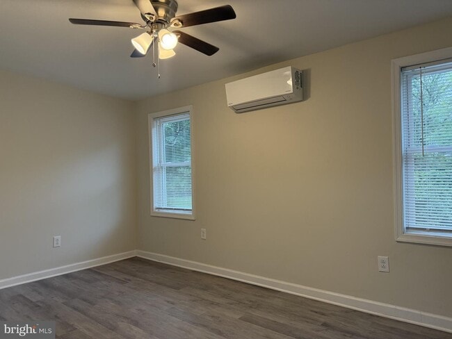 Photo - 105 Hickman Rd