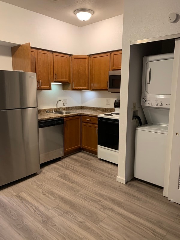 Photo - 110 W 3rd St Unidad A