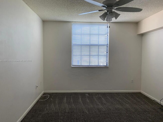 Photo - 1919 Van Buren St Unidad 719A