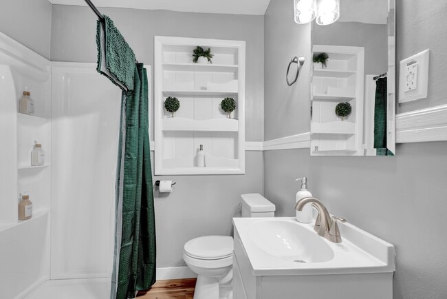 Photo - 1709 Clay St