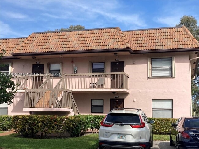 Building Photo - 10605 NW 11th St Unit 206