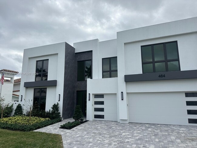 Photo - 464 NE 6th St