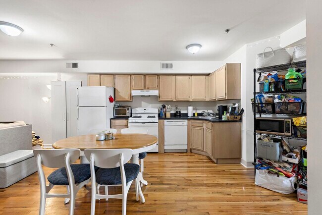 Photo - 131 Clinton St Unidad 4