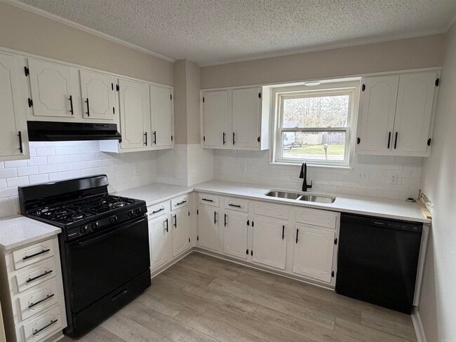 Photo - 10911 Vernon Dr