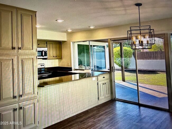 Photo - 912 E Acacia Cir