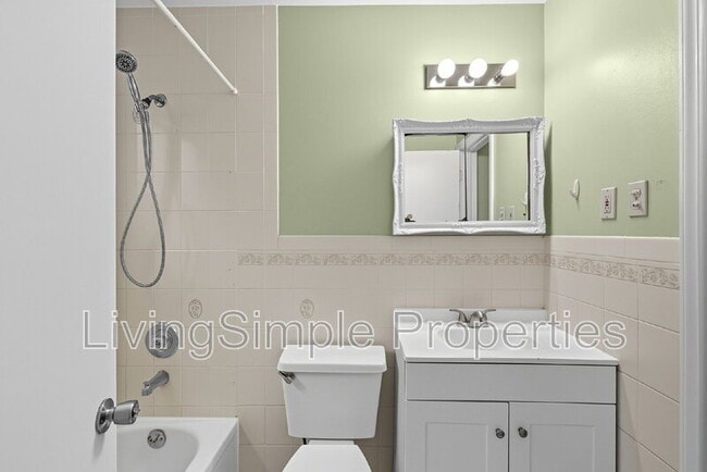 Photo - 720 Woodburn Rd