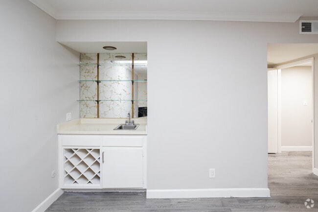 2BR, 2BA - 1050sqft