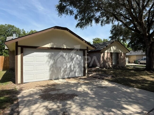 Photo - 2706 Lake Briar