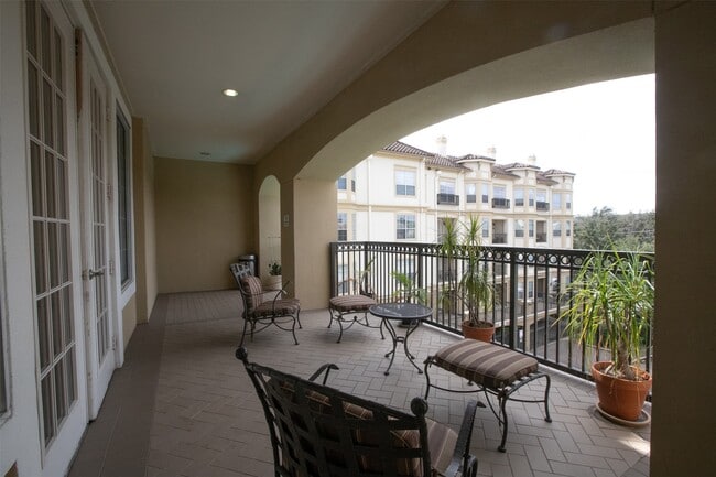 Building Photo - 7575 Kirby Dr