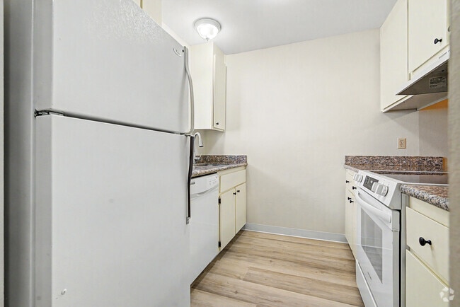 2BR, 1BA - 1050SF - Kitchen