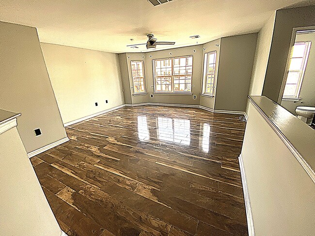 Photo - 54 N School Ln