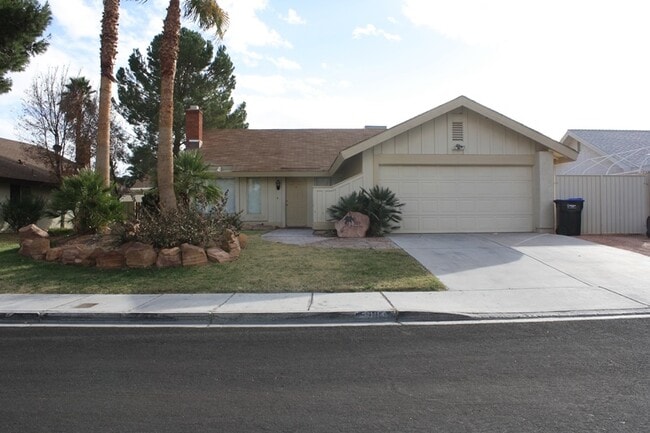 Building Photo - Fabulous 3 bedroom 2 bathroom Big Back Yard