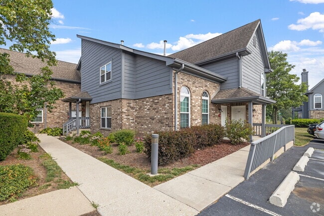 Building Photo - 15 FOXCROFT Rd Unit 207 Rental