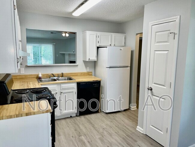 Photo - 707 Farmdale Way NW